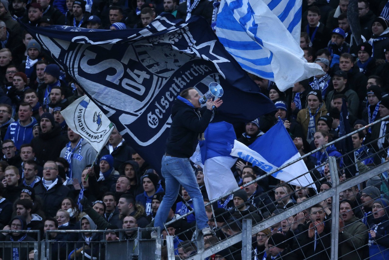 In der Nordkurve des FC Schalke 04 gibt es eine krasse Veränderung: Vorsänger „Kanne“ hängt das Megafon an den Nagel.