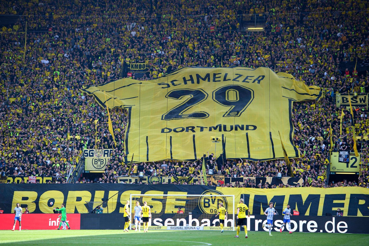 Die Fans von Borussia Dortmund ehrten Marcel Schmelzer gegen Hertha BSC ganz besonders.