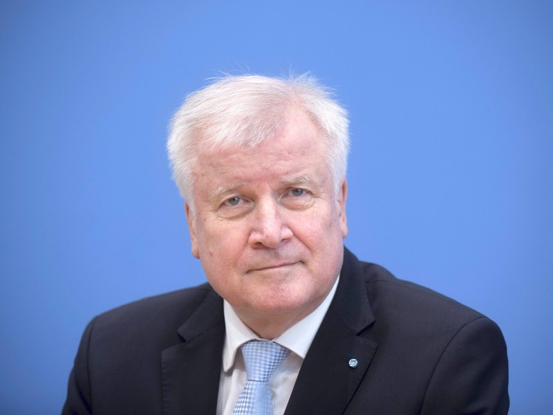 CSU-Chef Horst Seehofer, als bayerischer Ministerpräsident von seiner Partei nicht mehr gewollt, ist Innenminister. Die CSU handelte indes aus, dass das Innenministerium um die Bereiche Heimat und Bauen erweitert wird.