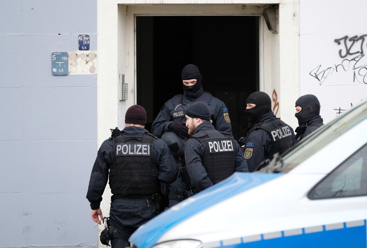 Dinslaken SEK Findet Bei Rauschgift Razzia 6 Kilo Drogen 17 dinslaken-sek-findet-bei-rauschgift-razzia-6-kilo-drogen-17