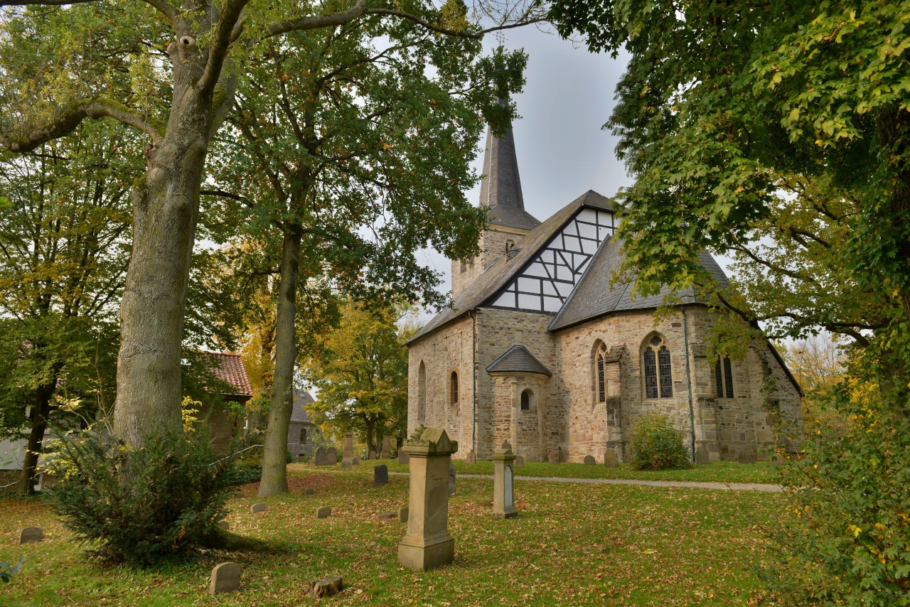 An der Stiepeler Dorfkirche in Bochum geht es los. Sie ist Start- und Endpunkt einer empfohlenen Route in der „Komoot“-App. 
