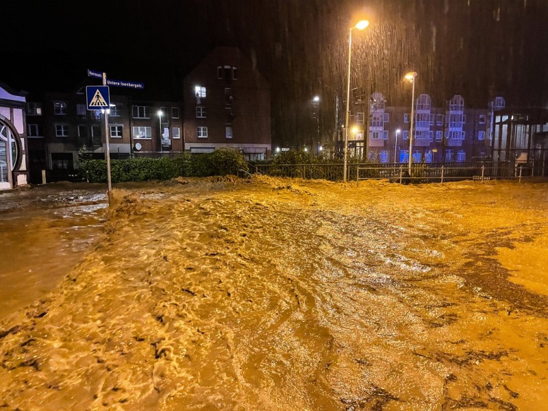 Ganze Straßen standen unter Wasser.