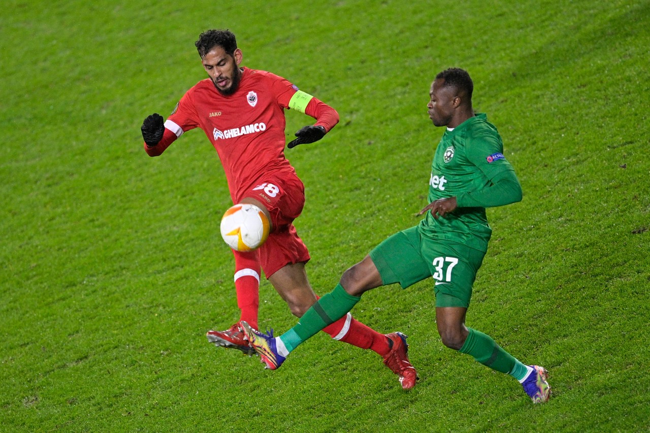 Bei Ludogorets Razgrad soll Bernard Tekpetey (r.) nun glücklich werden.