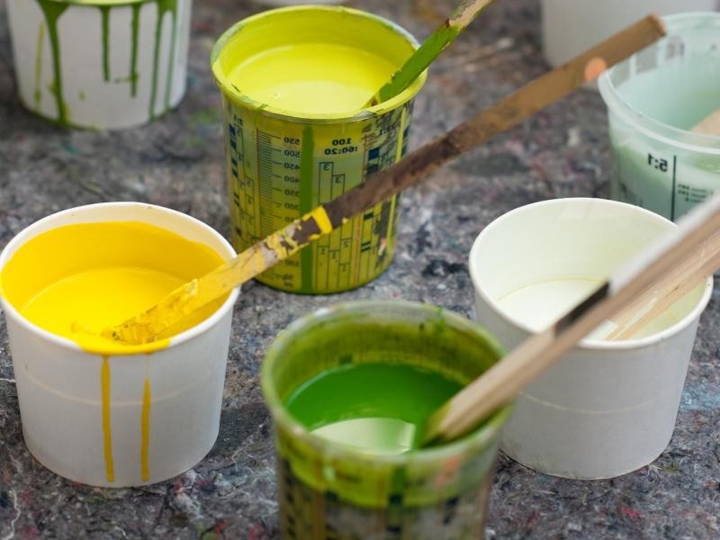 Farben wirken sich auf die Stimmung aus: Gelb stimmt fröhlich, umgeben von Grün fühlen Menschen sich ausgeglichener. (Foto: dpa)