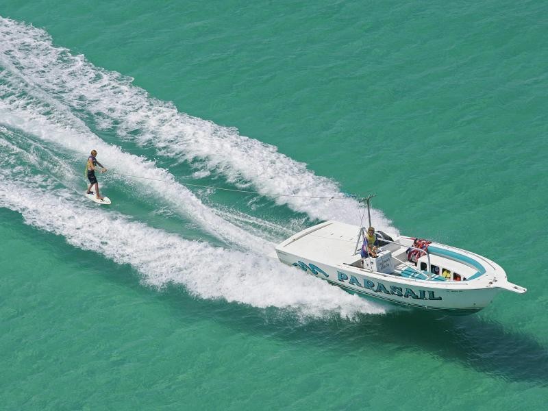 Warum nicht mal Wakeboarden? Florida ist ein gutes Ziel für Wassersportler.