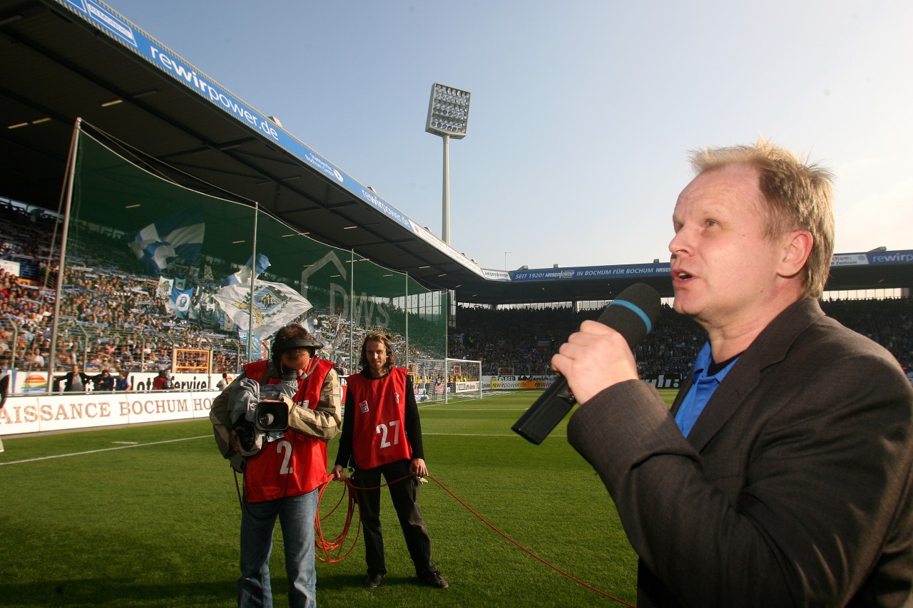 Wie zuletzt 2006 vor dem Duell des VfL gegen Werder Bremen singt Herbert Grönemeyer seine Bochum-Hymne live vor der Ostkurve.