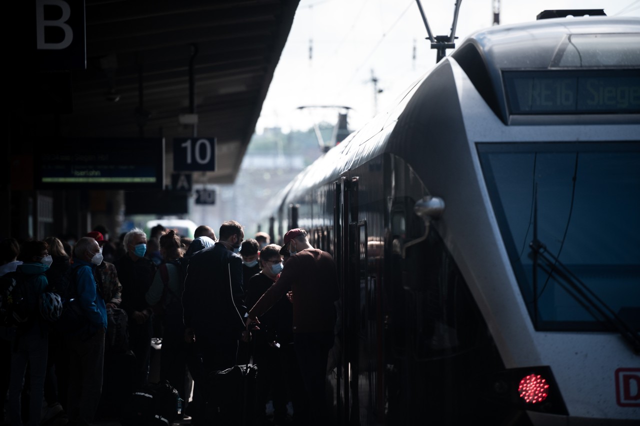 Auch in Essen schlägt das 9-Euro-Ticket voll durch. Volle Züge und Bahnsteige sind am Pfingstwochenende normal.
