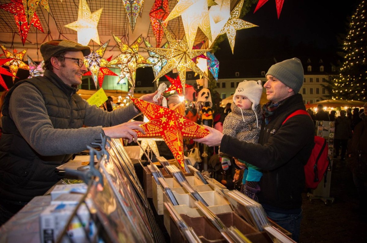 weihnachtsmarkt-stand-bude-kauf.jpg