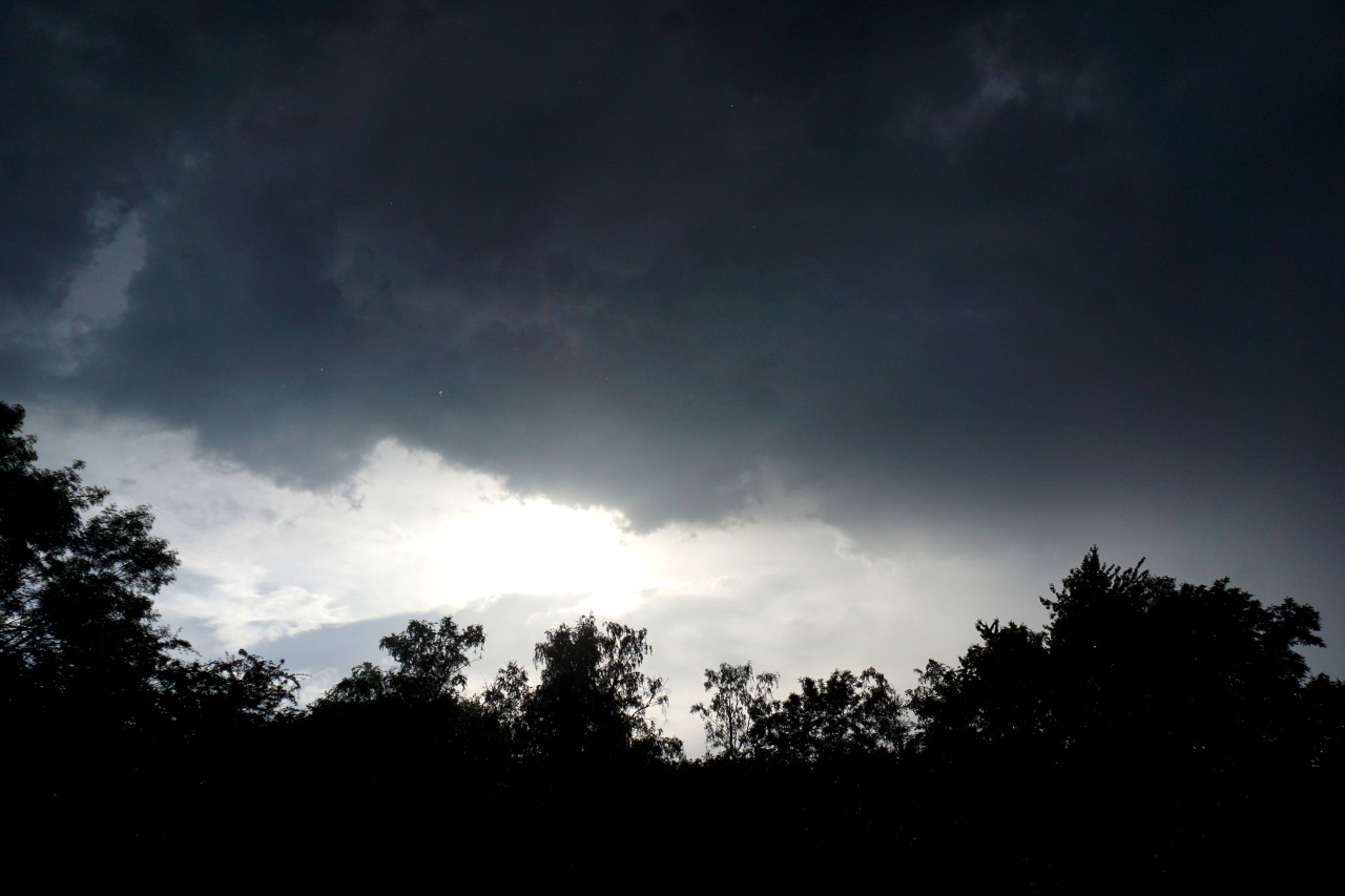 Blitz, Donner und Sturm – so sieht in NRW das Wetter der nächsten Tage aus. (Symbolbild)