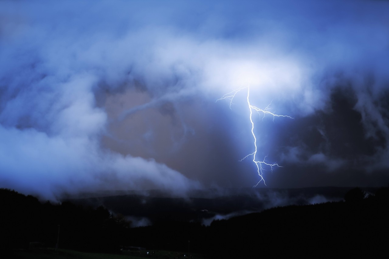 Wetter in NRW: Es besteht die Gefahr von Blitzschlag. (Symbolbild)
