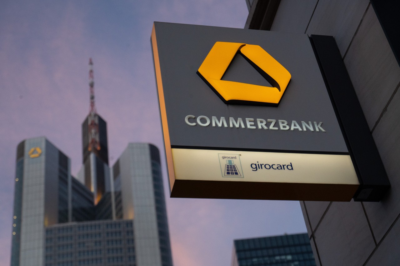 Kunden bei der Commerzbank in Dortmund sind stinksauer. (Symbolbild)