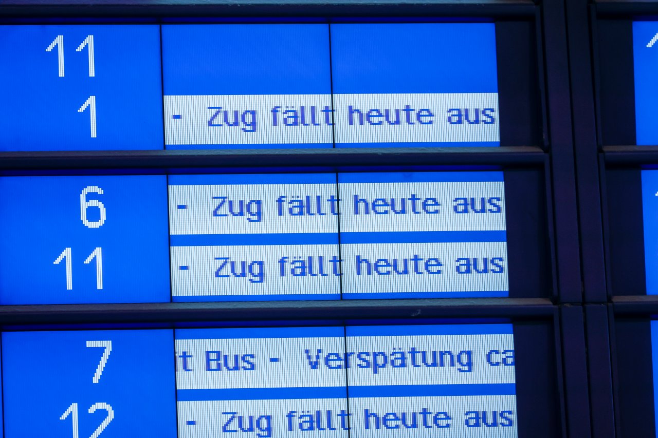 Deutsche Bahn: Wegen einer Bombendrohung musste ein Zug auf der Marschbahnstrecke nach Sylt evakuiert werden. (Archivbild)