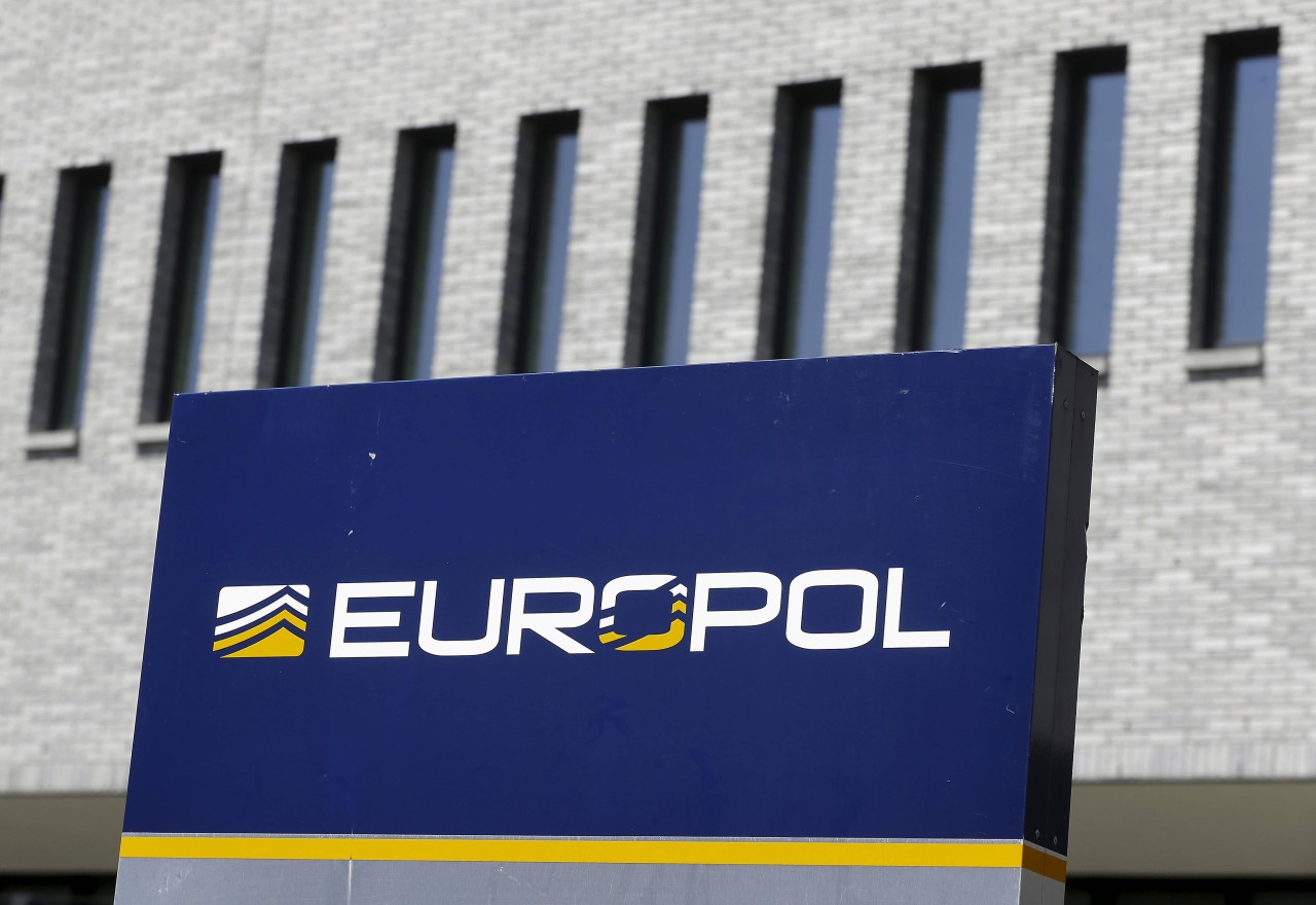 Europol, Polizeibehörde der Europäischen Union, führte mehrere Durchsuchungen durch.