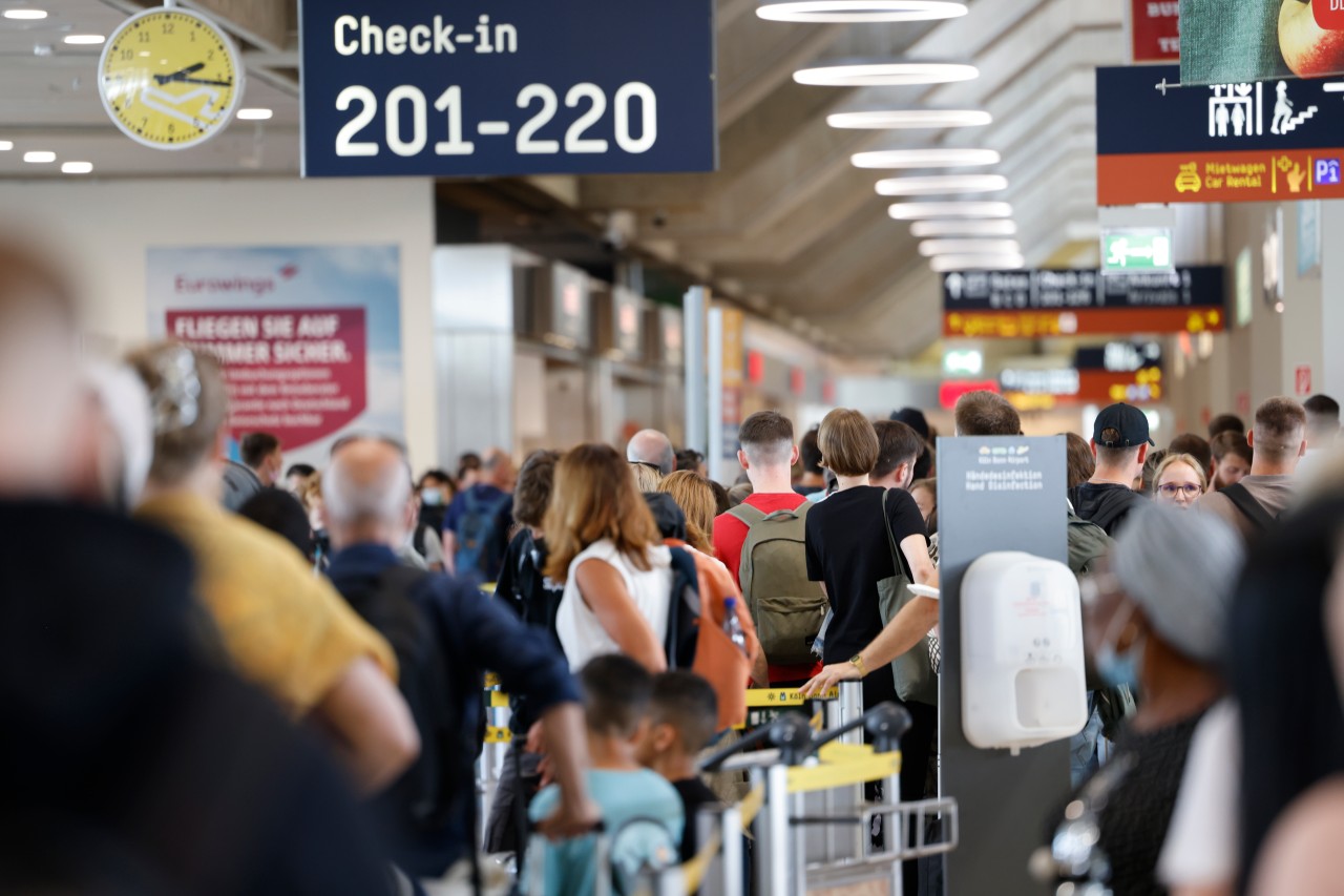 Das Chaos am Flughafen Köln/Bonn verunsichert viele Fluggäste. (Symbolbild)