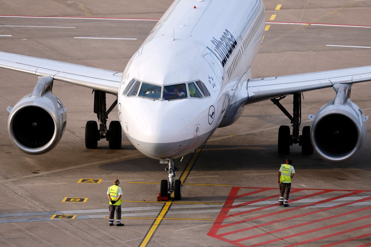 Am Flughafen Köln/Bonn wird das Bodenpersonal der Lufthansa für einen ganzen Tag die Arbeit niederlegen.