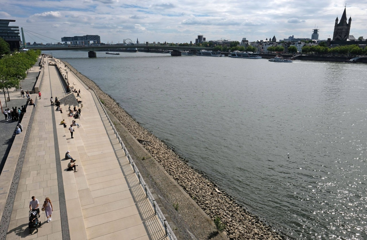 Vor rund acht Monaten wurden im Rhein in Köln zwei Leichen gefunden (Symbolfoto).