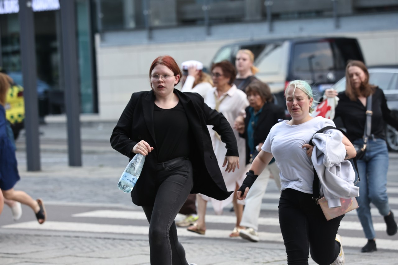 Kopenhagen: Menschen flüchten vor den Schüssen im Einkaufszentrum „Fields“.