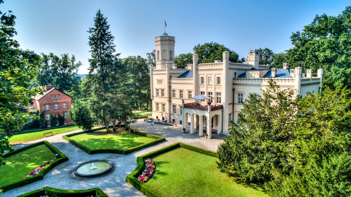 Das Palace Mierzęcin Wellness & Wine Resort ist eine idyllische, wunderschön restaurierte Gutsanlage mit 85 Zimmern. 
