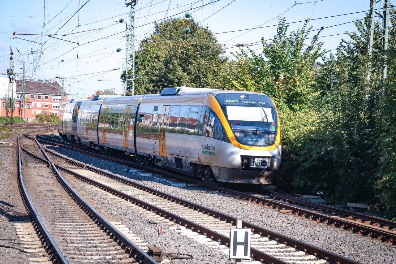 Ein Zugführer konnte in letzter Sekunde ein Bahn-Unglück in NRW verhindern. (Symbolbild)