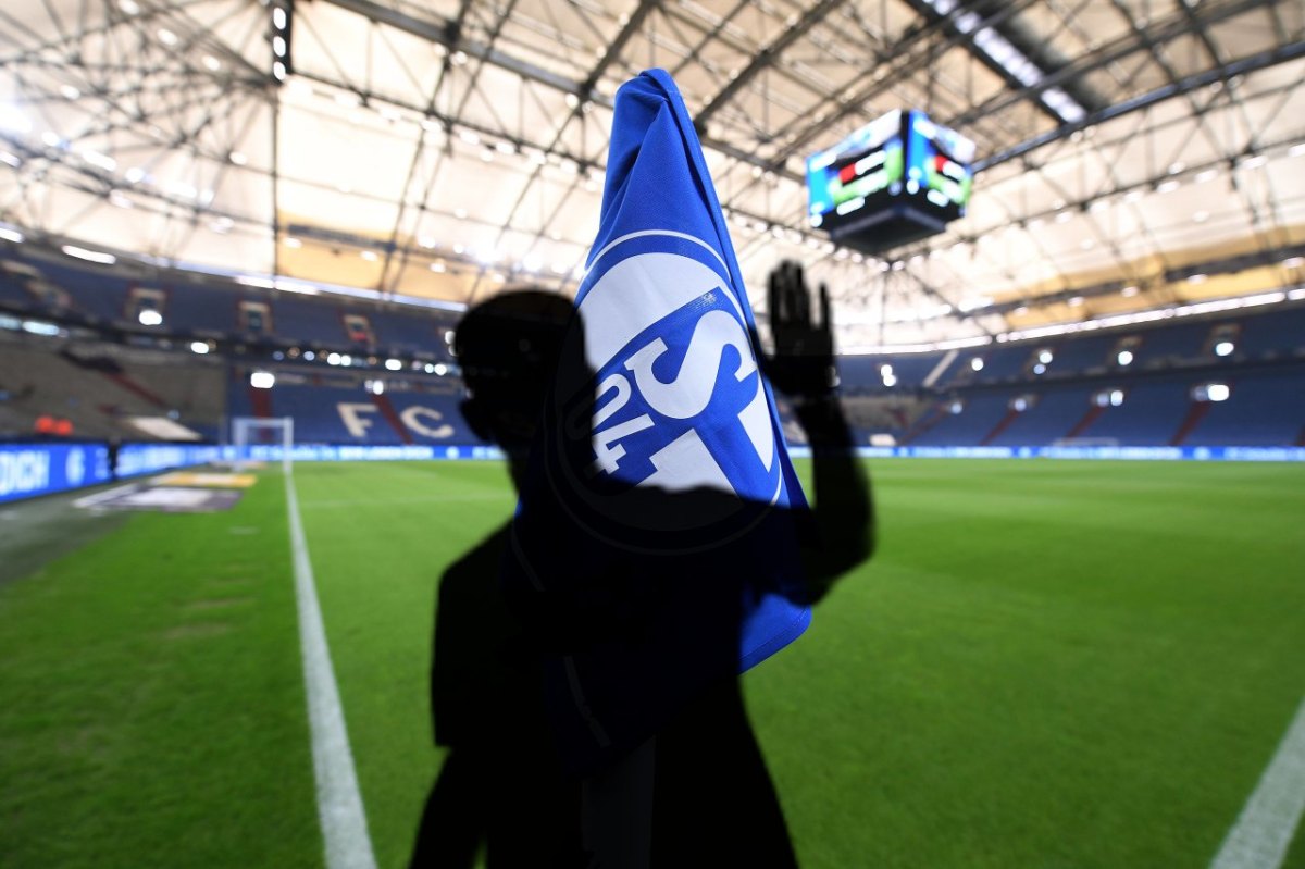 Schalke Calhanoglu.jpg