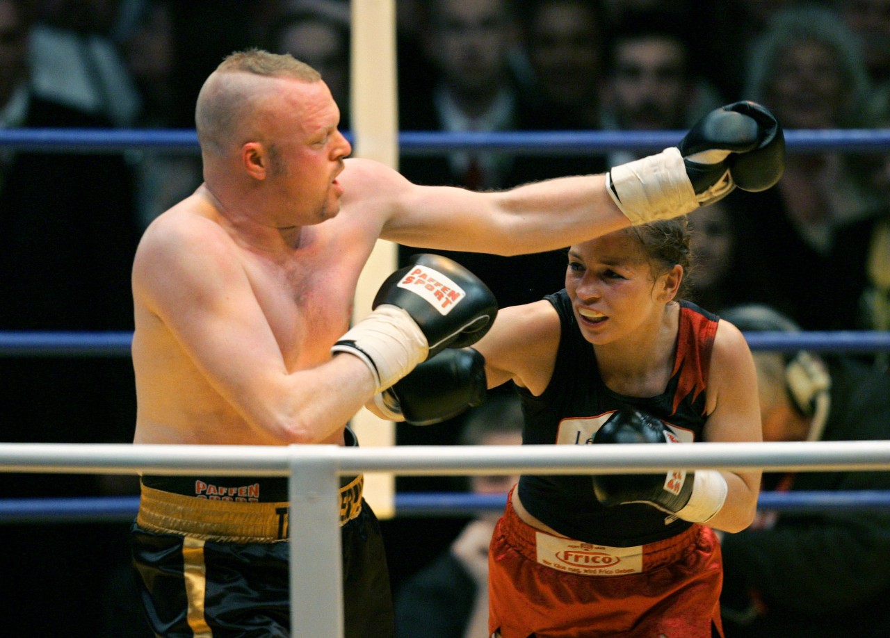 Nach ihrem Kampf von 2001, stiegen Regina Halmich und Ex-„TV total“-Moderator Stefan Raab 2007 erneut in den Ring.