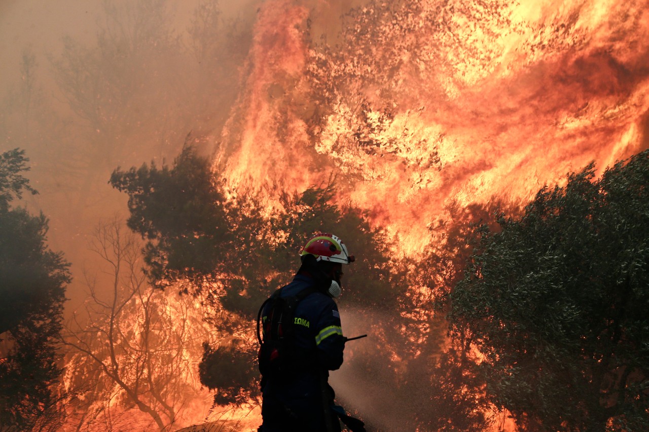 Urlaub in Griechenland: Das Land hat aktuell mit schlimmen Waldbränden zu kämpfen.