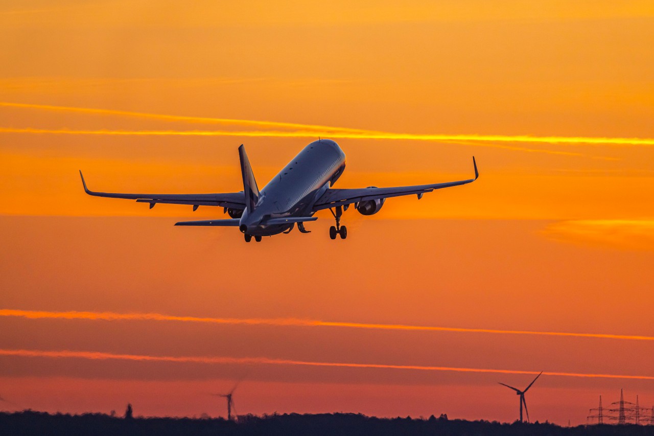 Urlaub in Spanien: Auf dem Rückflug nach Deutschland bekamen ein Vater und sein Sohn es mit der Angst zu tun. (Symbolbild)