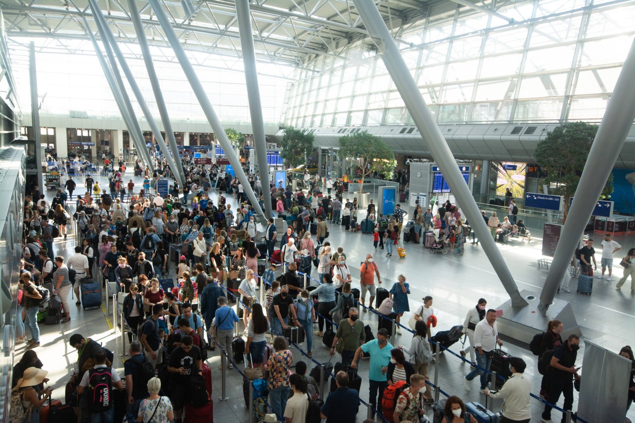 Das Chaos an deutschen Flughäfen nimmt immer größere Ausmaße an.