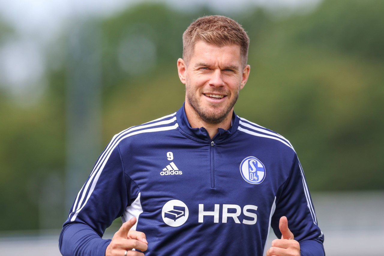 Simon Terodde erwartet beim FC Schalke 04 in dieser Saison offenbar ein eigenwilliges Prämien-System.
