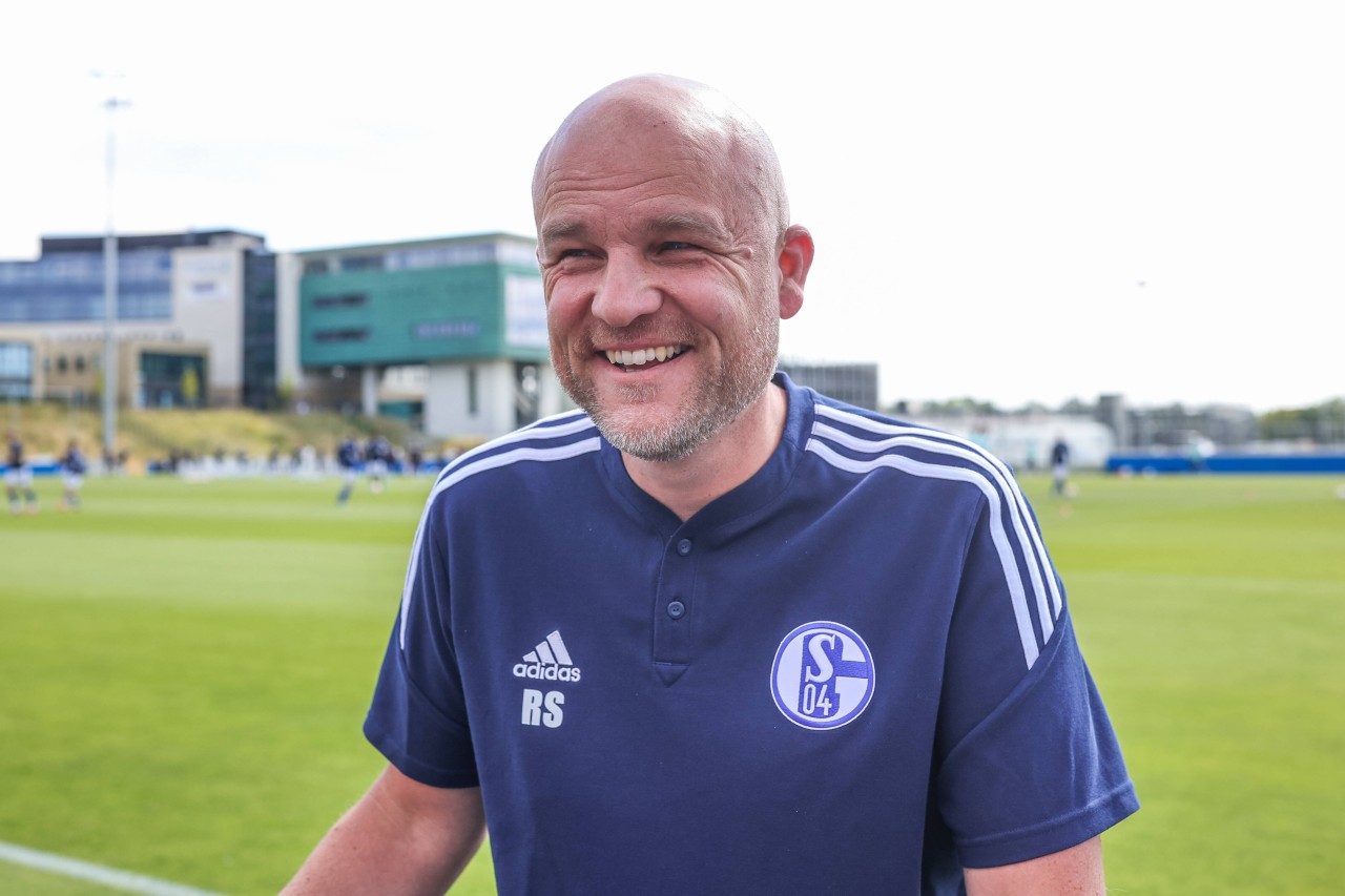 Schlägt Schalke-Sportdirektor Rouven Schröder in diesem Sommer noch mal auf dem Transfermarkt zu?