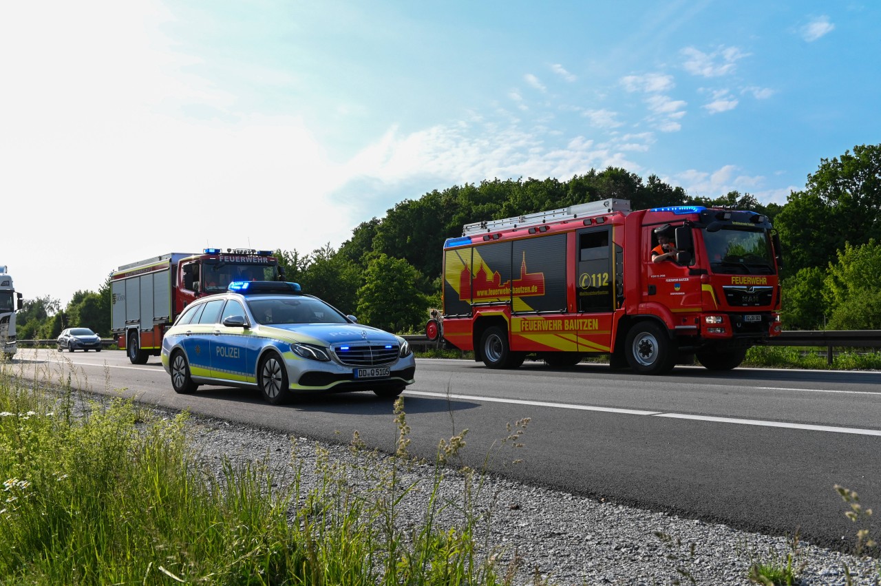 Auf der Autobahn A2 in NRW hat ein Lkw-Fahrer einen heftigen Auffahrunfall verursacht. (Symbolbild)