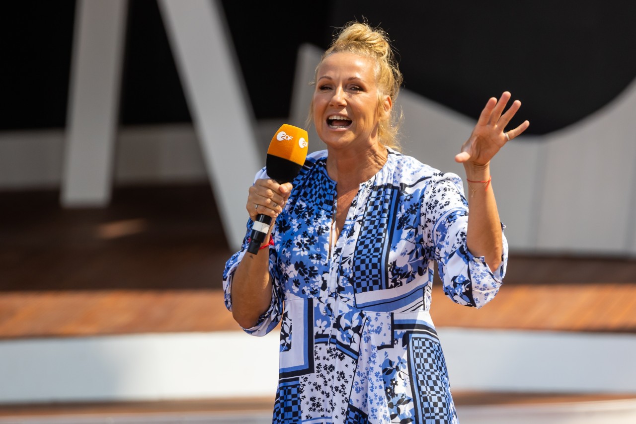 Andrea Kiewel geht im ZDF-„Fernsehgarten“ auf Kuschelkurs. (Archivfoto) Andrea Kiewel geht im ZDF-„Fernsehgarten“ auf Kuschelkurs. (Archivfoto)