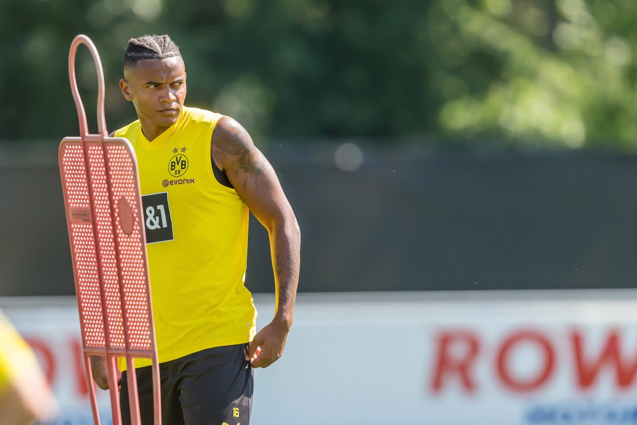 Manuel Akanji darf aktuell zwar bei Borussia Dortmund mittrainieren, allerdings steht der Verteidiger nicht im Kader.