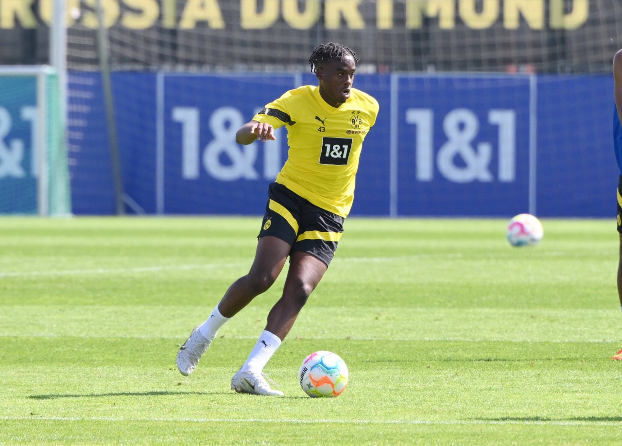 Jamie Bynoe-Gittens fehlte Borussia Dortmund im Topspiel gegen Bayer Leverkusen angeschlagen. Jamie Bynoe-Gittens fehlte Borussia Dortmund im Topspiel gegen Bayer Leverkusen angeschlagen.