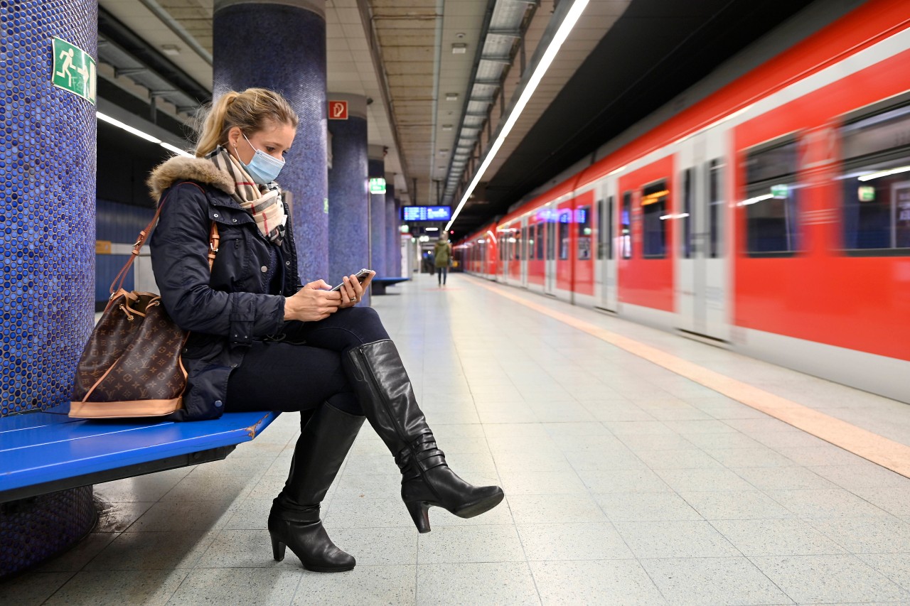 Die Deutsche Bahn will Fahrgäste besser vor Übergriffen schützen. (Symbolbild) 