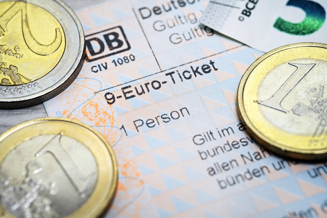 Ein Deutsche Bahn-Kunde hat ein großes Problem mit dem 9-Euro-Ticket. (Symbolbild)