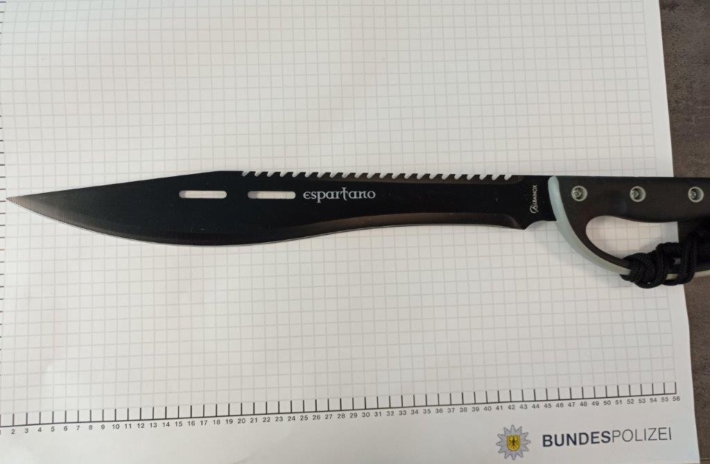 Am Dortmunder Hauptbahnhof konnte die Bundespolizei eine Machete beschlagnahmen. Am Dortmunder Hauptbahnhof konnte die Bundespolizei eine Machete beschlagnahmen.