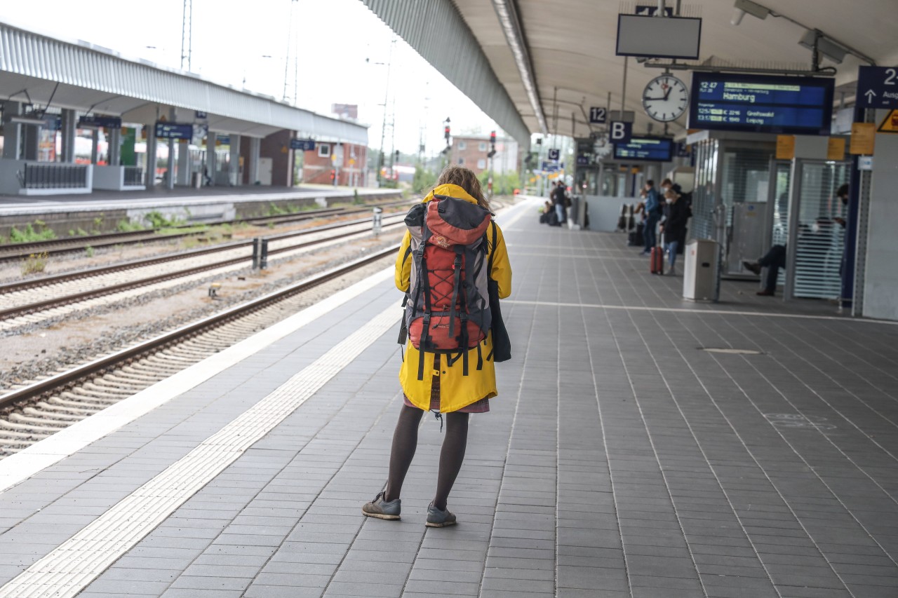 In Dortmund wurde eine junge Frau am Bahnhof sexuell belästigt. (Symbolbild) 