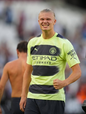 Erling Haaland erzielt Doppelpack bei Premier-League-Debüt. Erling Haaland erzielt Doppelpack bei Premier-League-Debüt.