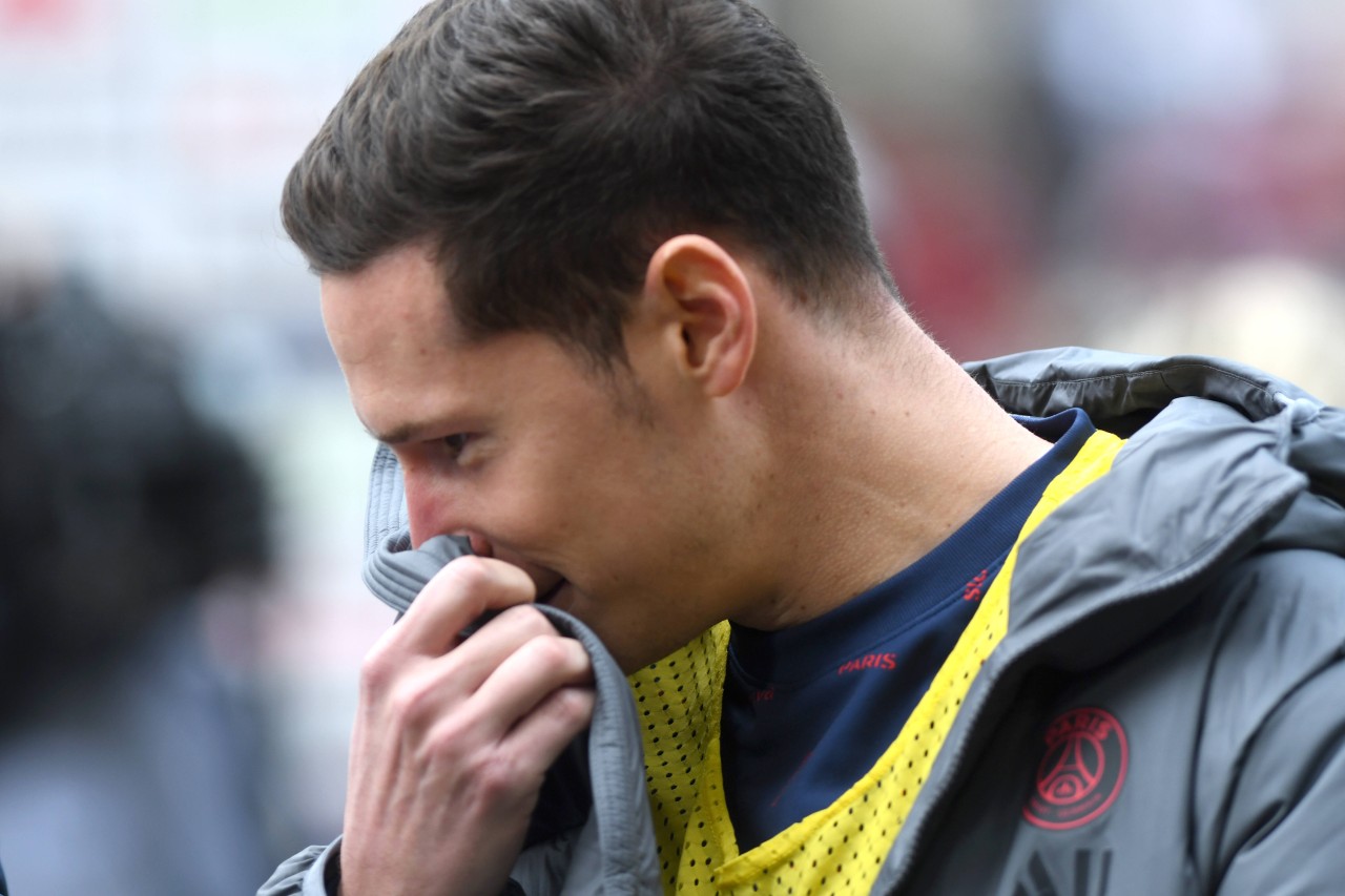 Schallende Ohrfeige für Ex-Schalke-Star Julian Draxler. Schallende Ohrfeige für Ex-Schalke-Star Julian Draxler.