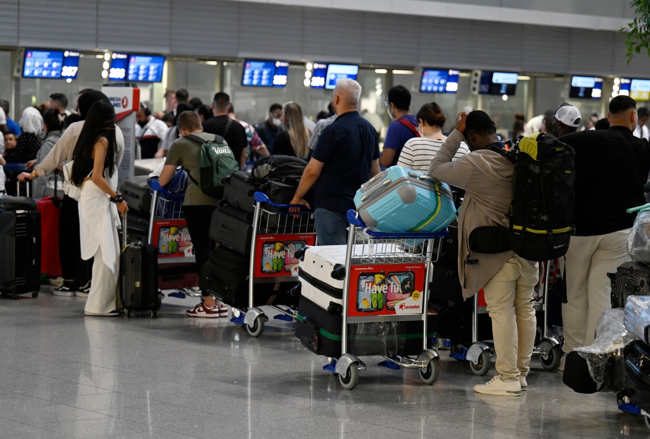 Gepäck-Chaos am Flughafen Düsseldorf: Jetzt müssen Passagiere auch noch um ihre Koffer bangen. (Symbolbild)