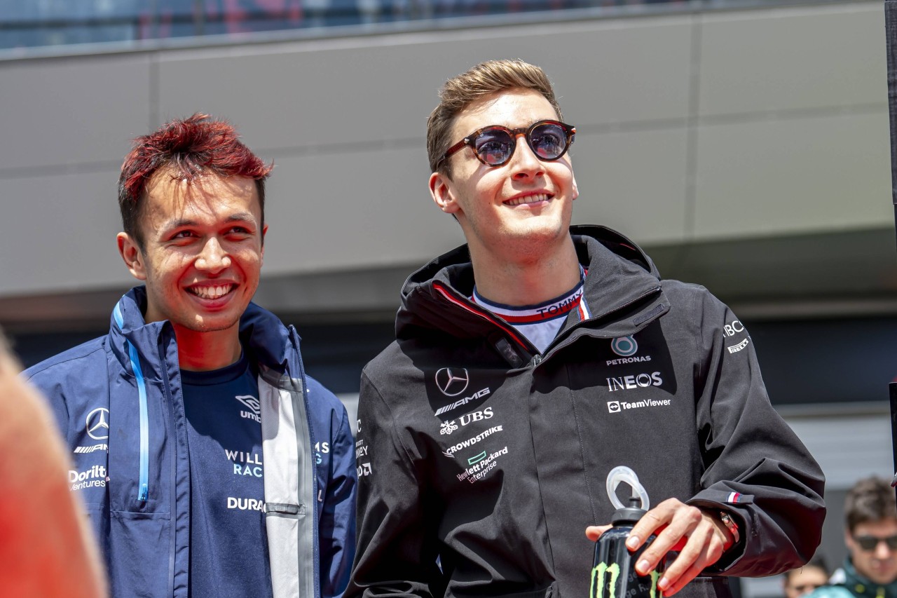 Formel 1: Alex Albon (l.) und George Russell (r.) sind gute Freunde.