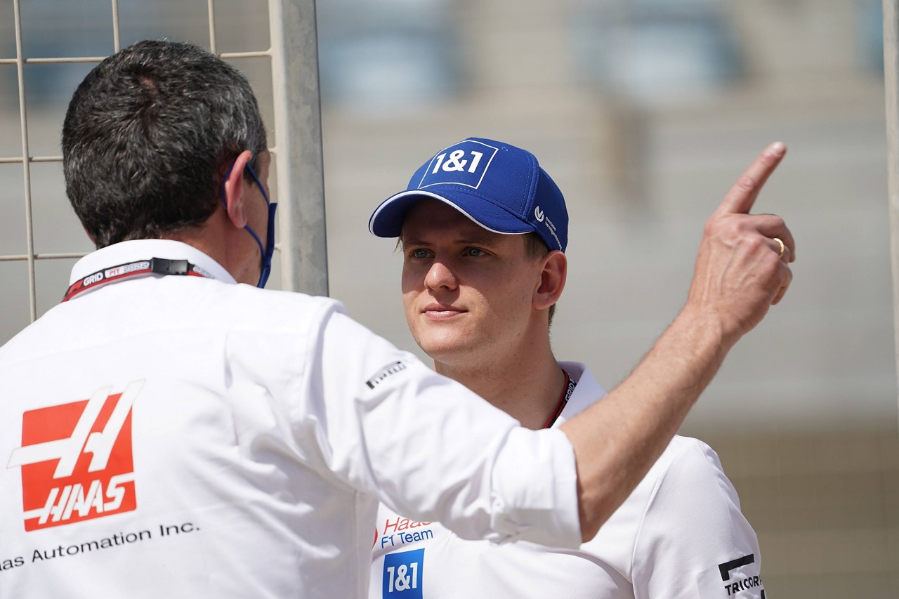 Formel 1: Mick Schumacher hier im Gespräch mit Günther Steiner.