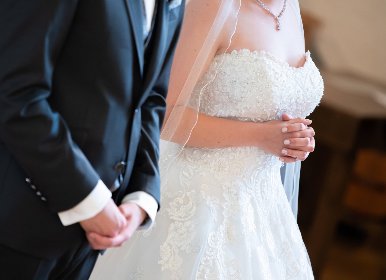 Hochzeit: Die Gäste staunten nicht schlecht, als sie plötzlich eine andere Frau an der Seite des Bräutigams sahen. (Symbolfoto)