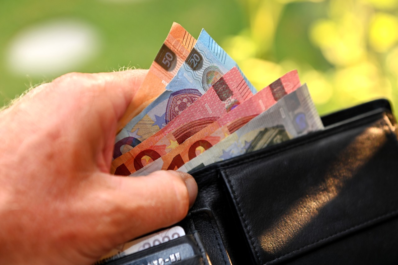 Die Preise steigen, das Geld geht schneller aus: Die Inflation befindet sich aktuell in Deutschland auf einem historischen Hoch. Die Preise steigen, das Geld geht schneller aus: Die Inflation befindet sich aktuell in Deutschland auf einem historischen Hoch.