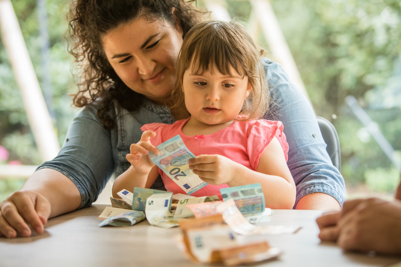 Was tun mit dem Kindergeld, wenn man finanzielle Spielräume hat? 