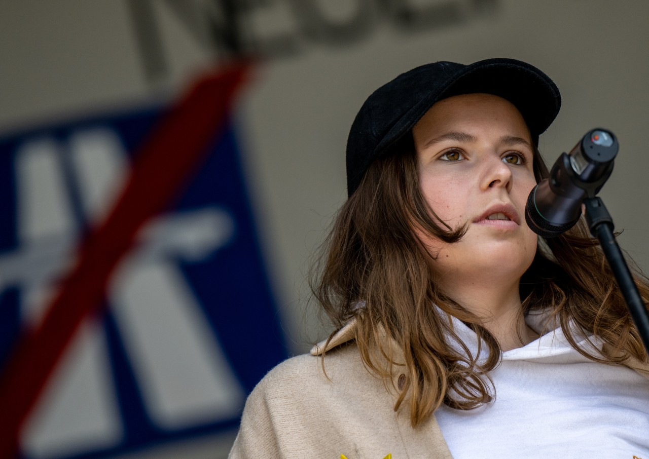 Luisa Neubauer verteidigt Klima- Kleber. Luisa Neubauer verteidigt Klima- Kleber.