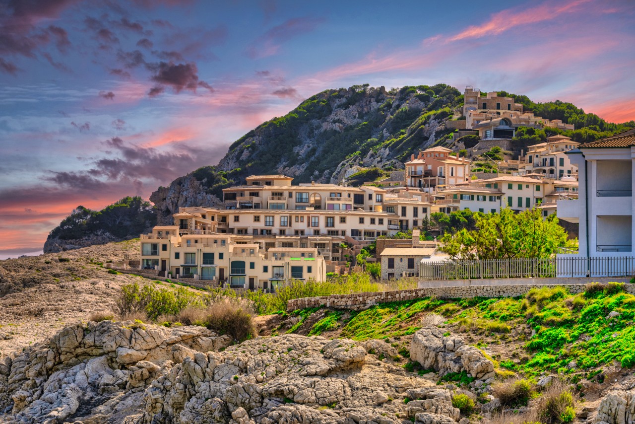 Urlaub auf Mallorca: Wenn du ein Ferienhaus mieten willst, solltest du ein paar wichtige Infos kennen. Sonst wird es teuer.