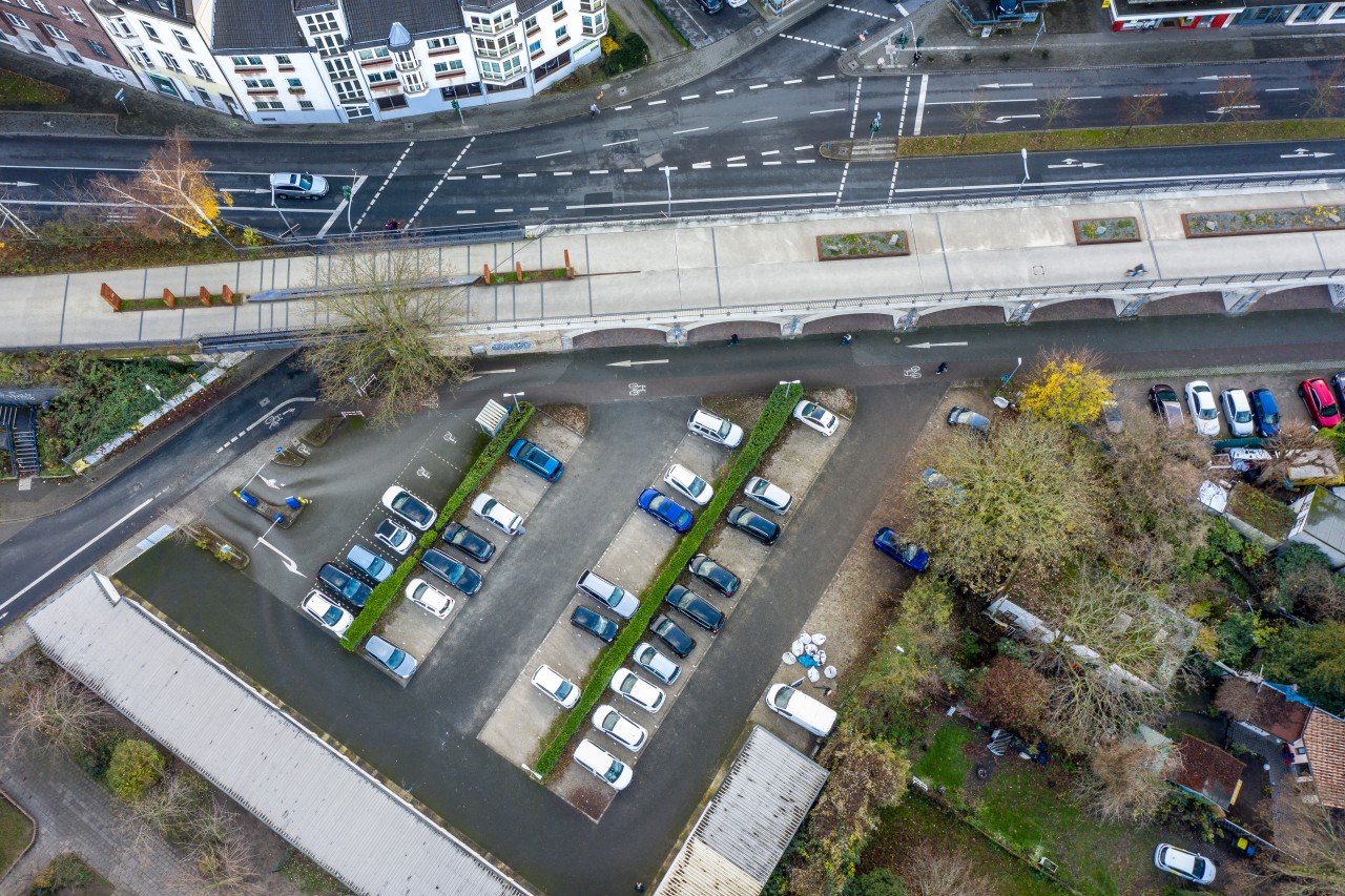 Mülheim: Direkt neben dem Radschnellweg RS 1 soll auf diesem Grundstück ein Studentenwohnheim gebaut werden.