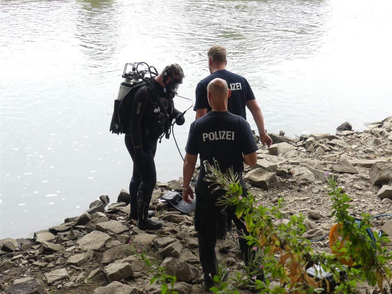 NRW: Die Polizei ermittelt nach einem Knochenfund am Ruhr-Ufer. 